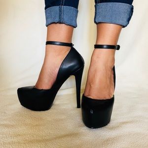 BLACK PUMP
